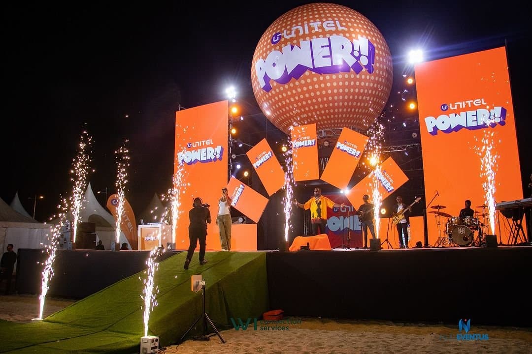 Palco nocturno do Unitel Power com fogo frio